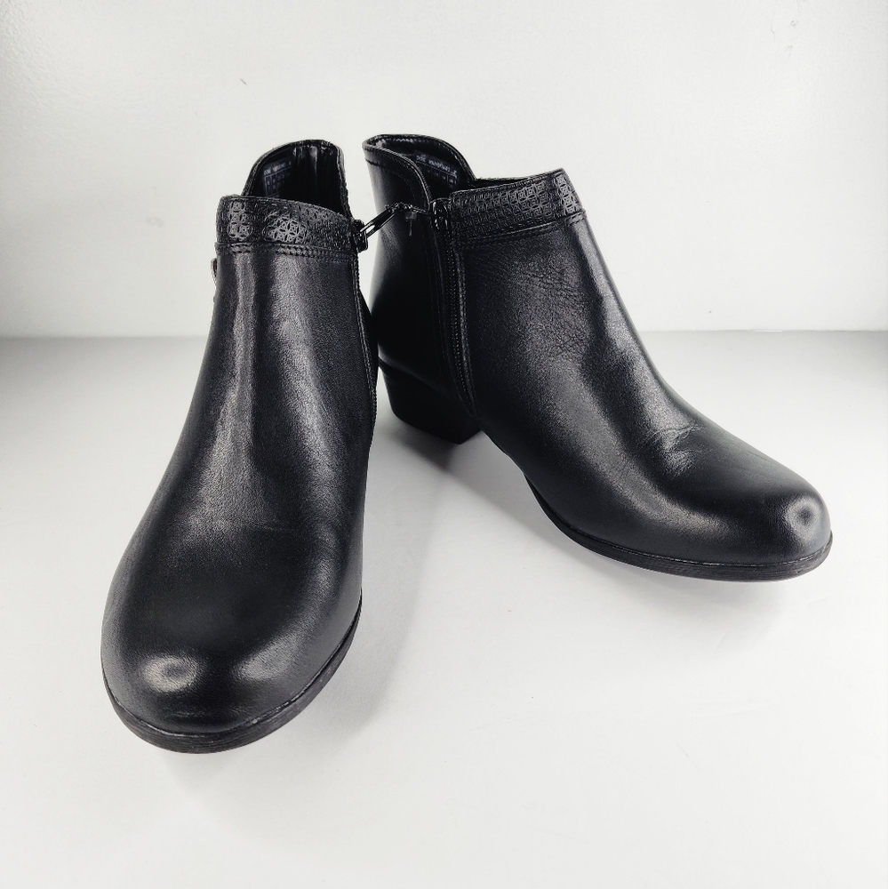 ROCKPORT Womens Carly Bootie. Black